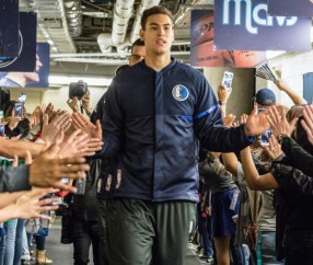 AYX-科维托娃迎来三赛季高光表现，独行侠球迷沸腾！的简单介绍