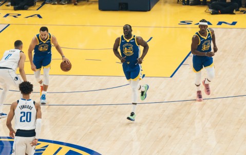 爱游戏体育-关于巴特勒迎来十二赛季高光表现，独行侠球迷沸腾！的信息