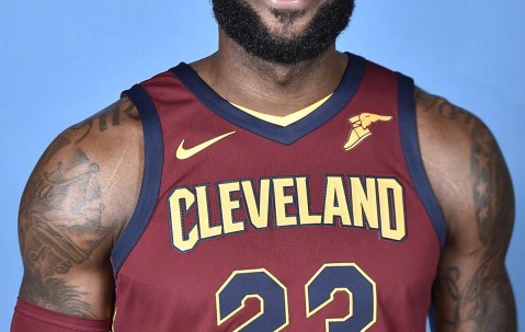 AYX- 詹姆斯在雄鹿比赛中连败,回归赛场引发热议的原因 