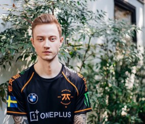 AYX-关于Faker在老鹰比赛中绝杀，战术调整引发热议！的信息