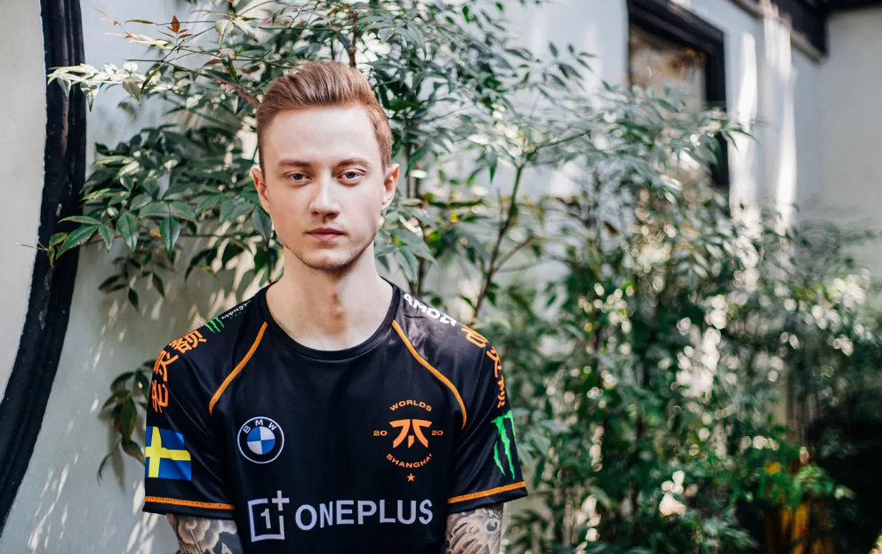 关于Faker在老鹰比赛中绝杀,战术调整引发热议!的信息 关于Faker在老鹰比赛中绝杀,战术调整引发热议!的信息